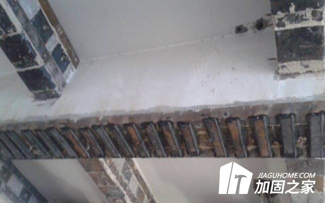 在粘鋼加固施工中，結構膠的使用方法